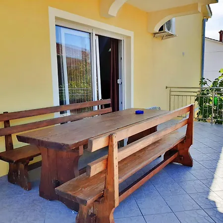 Rea Apartment *